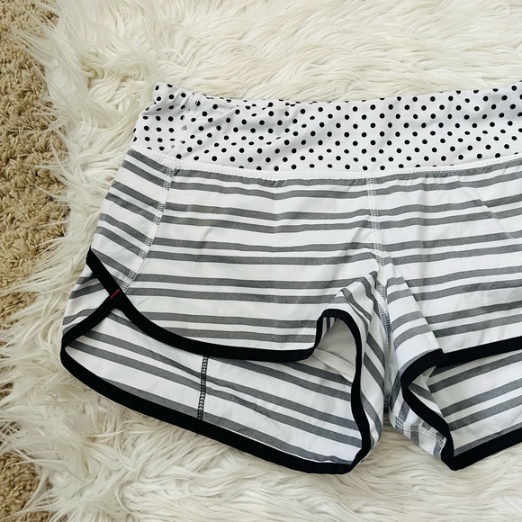 {Lululemon} Run: Speed Short in Twin Stripe Black / Mod Dot Printed Black - 6 - Picture 2 of 11